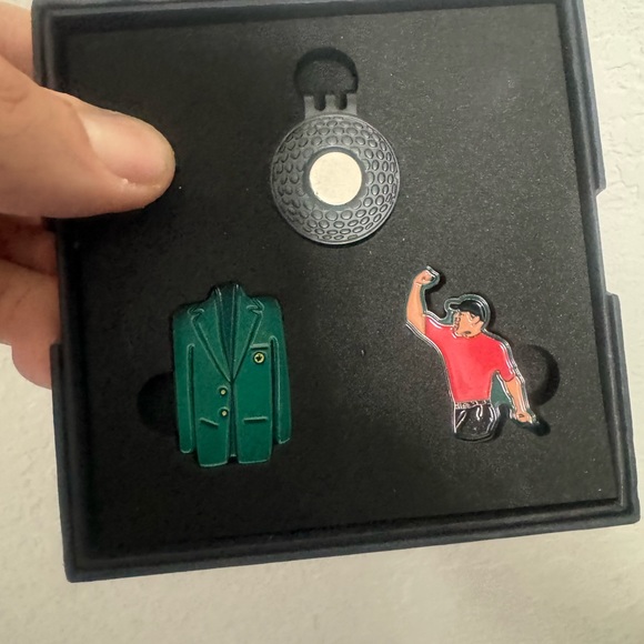 Masters green jacket golf ball marker set 
2 ball markers plus 1 hat clip - Picture 2 of 4